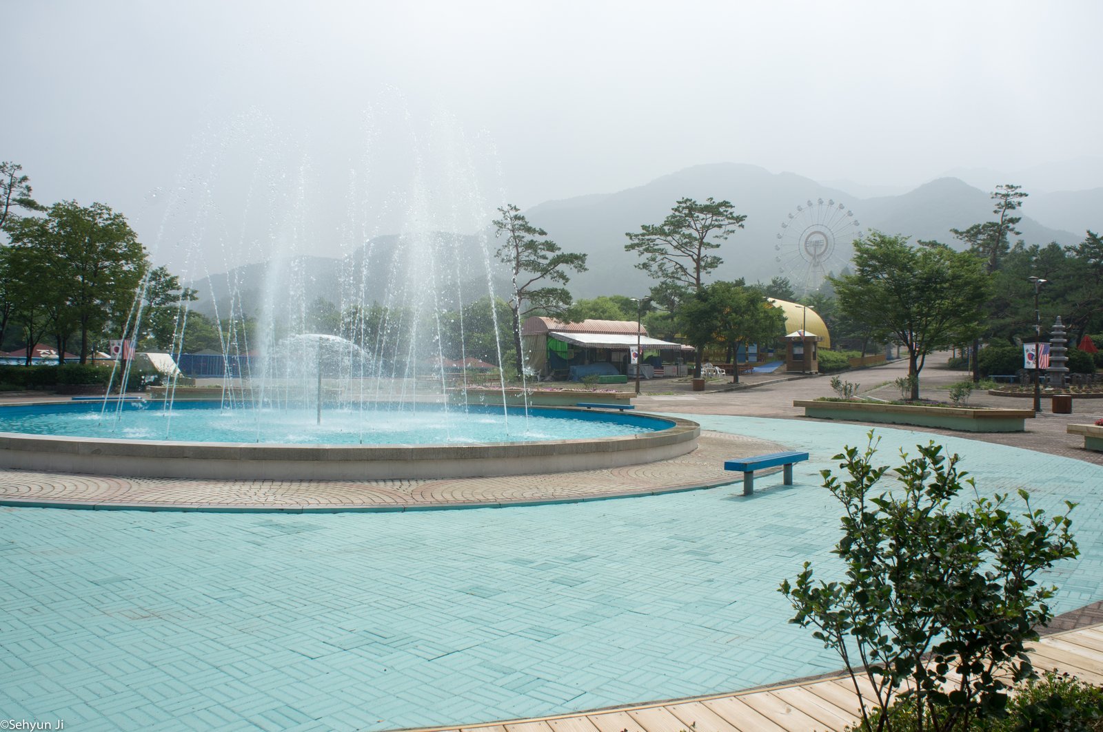 구룡사 입구 분수 광장