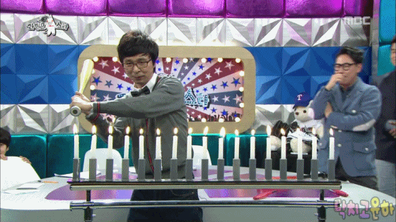 MBC 로고가 있는 방송 화면 캡처 GIF, 야구 배트를 휘두르는 사람과 초가 줄지어 선 장치
