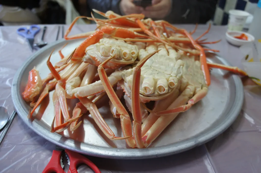 완성된 대게찜 두 접시