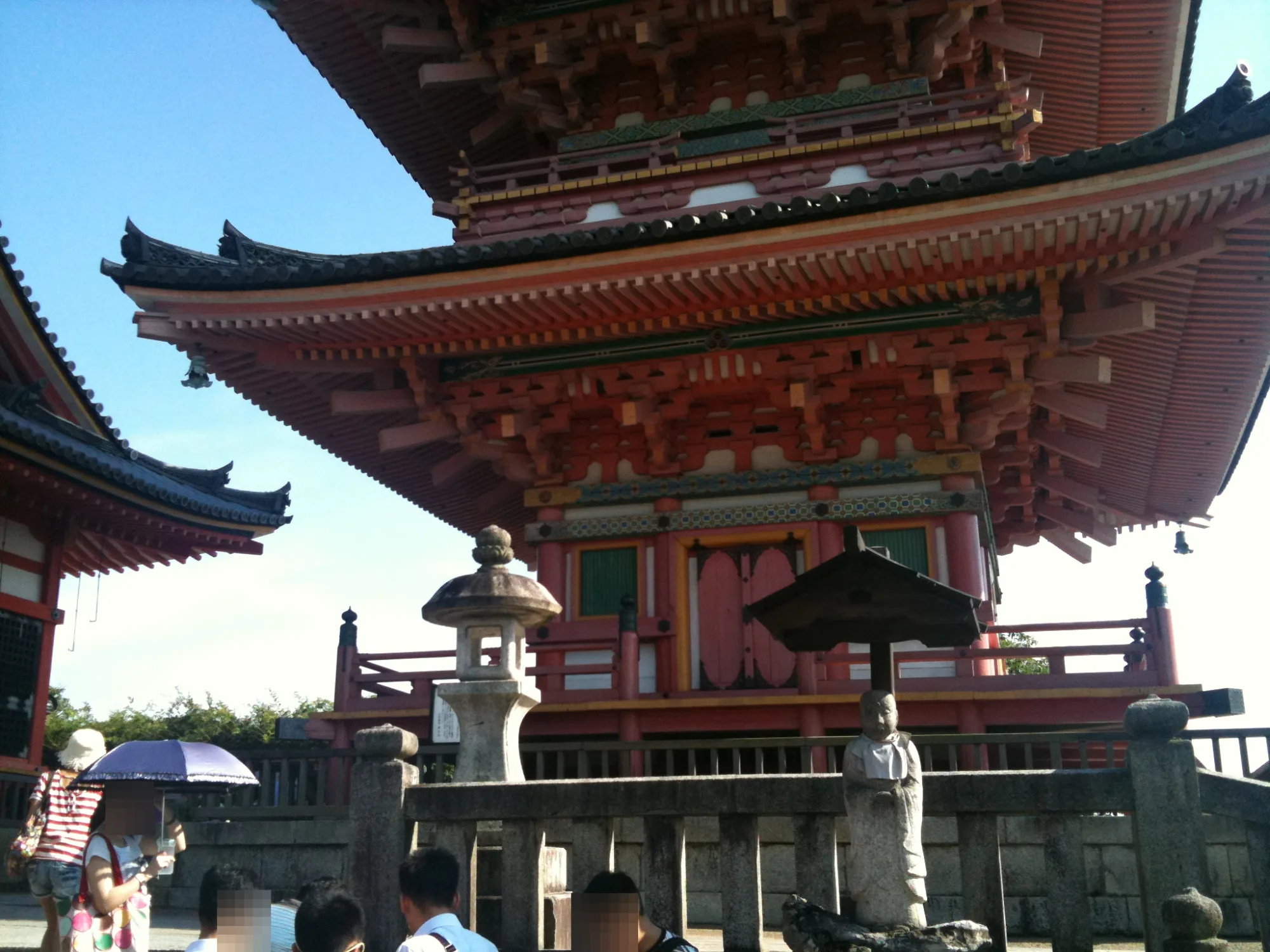 기요미즈데라 본당 처마와 초롱
