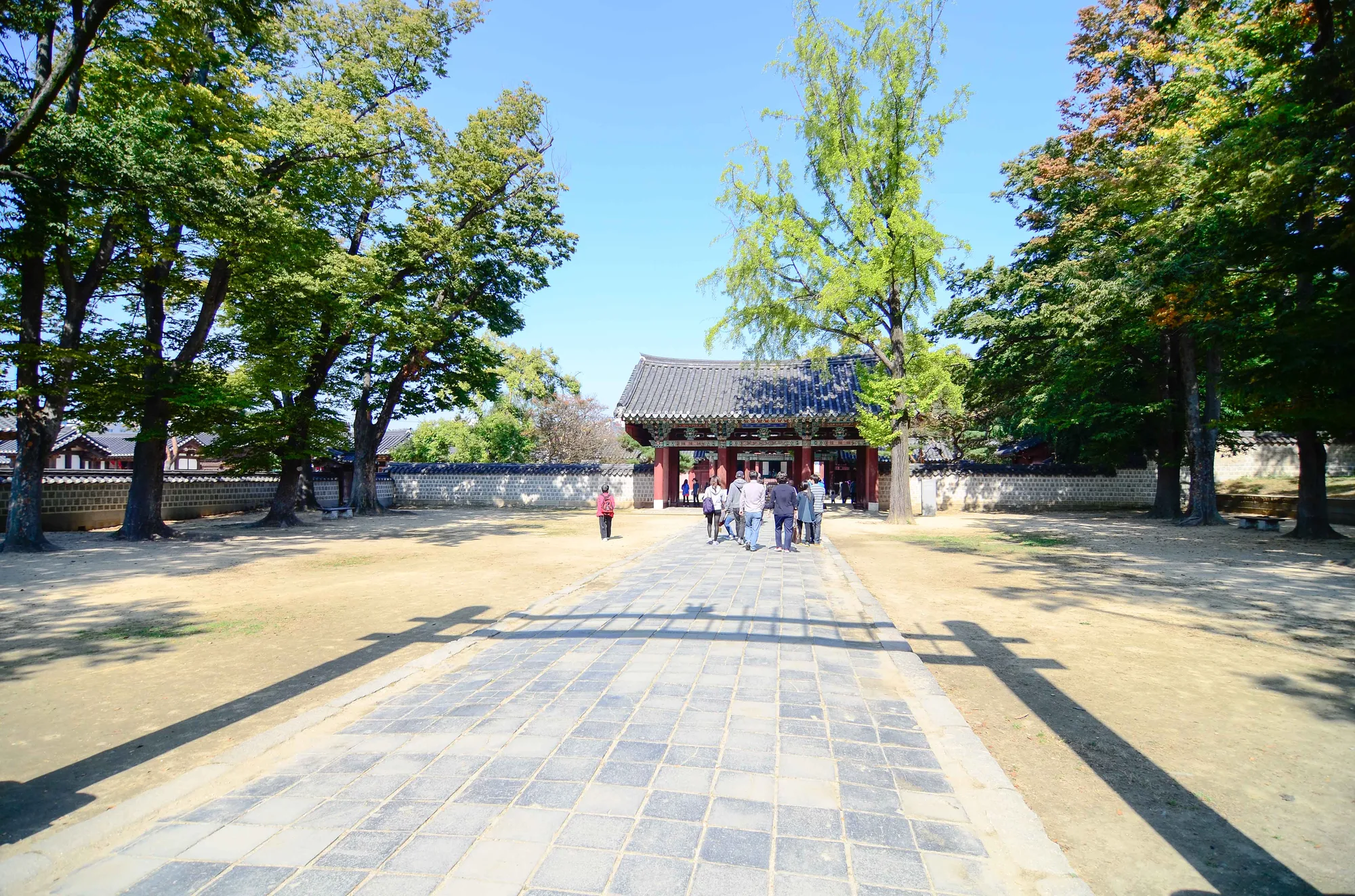 전주 한옥마을 성곽 돌담길과 게이트