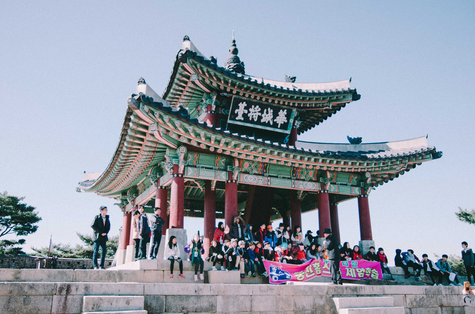 수원 화성장대 처마의 화성장대 현판