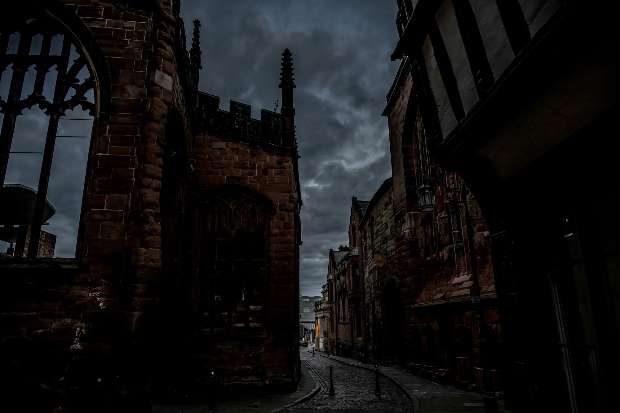 성당 옆 아치형 통로