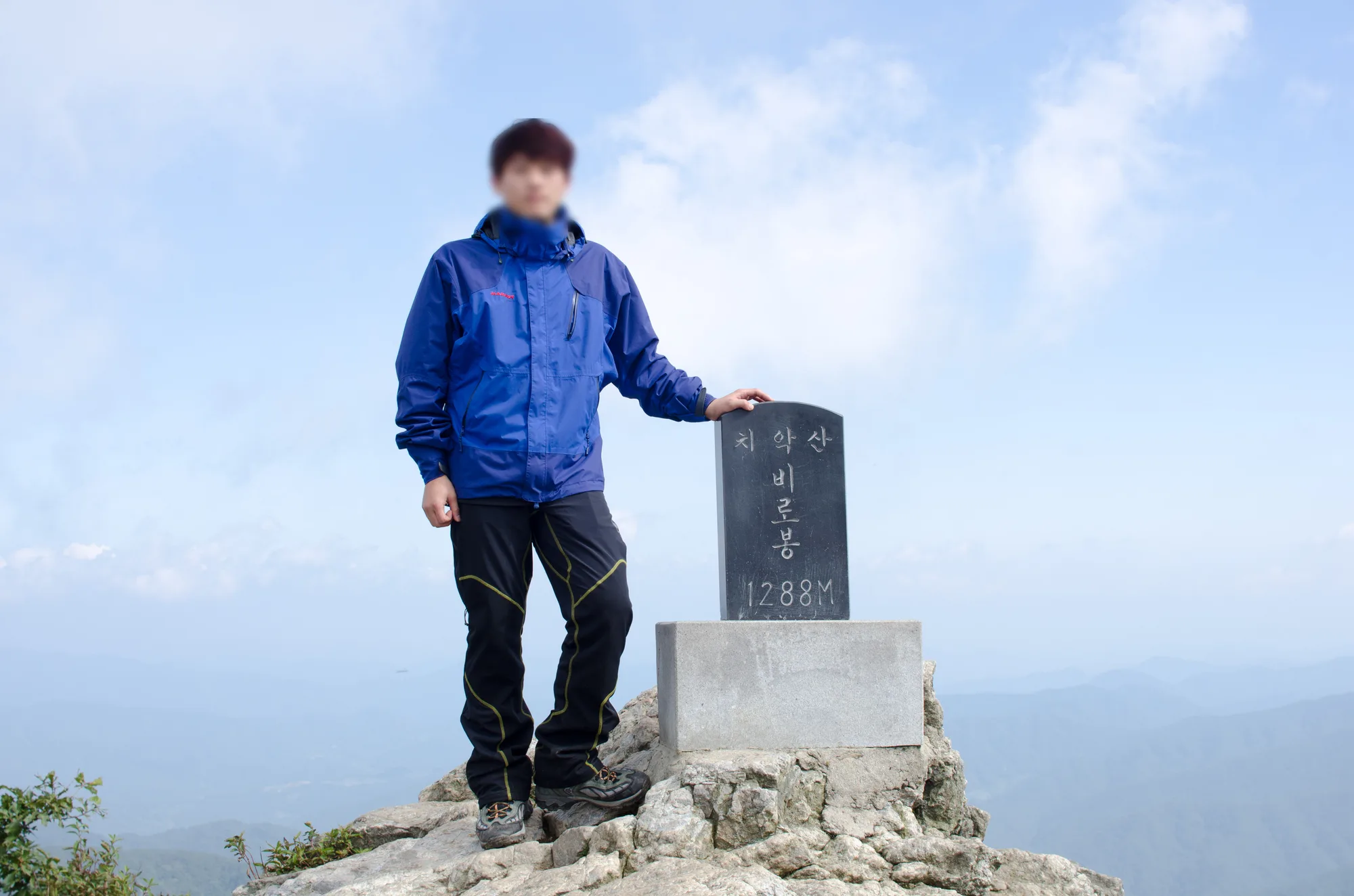 비로봉 1288m 표지석과 함께
