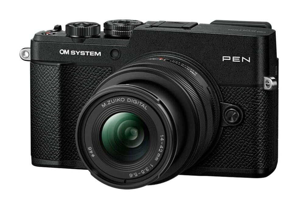 OM SYSTEM PEN 블랙 모델 정면, 14-42mm 렌즈 장착
