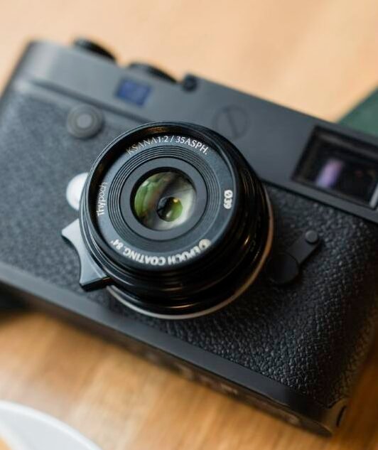 M마운트 레인지파인더 바디에 장착한 타이복 크샤나 35mm F2 블랙 페인트 렌즈