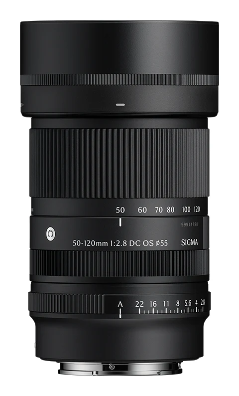 시그마 50-120mm F2.8 DC OS Contemporary 소니 E 마운트판에 후드를 씌운 정면 전체 모습