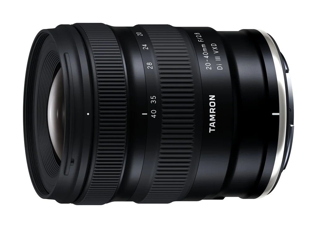 탐론 20-40mm F2.8 Di III VXD 니콘 Z 마운트판 측면, 앞쪽 줌 링과 20·24·28·35·40 화각 눈금, 뒤쪽 마운트